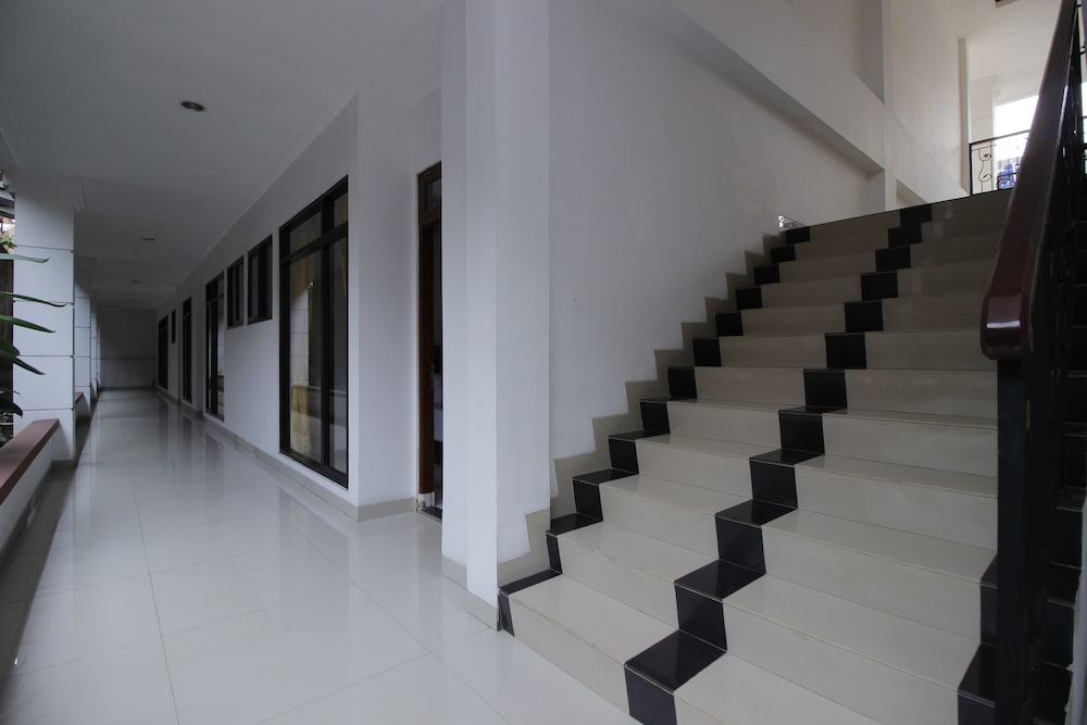 RedDoorz Premium @ Gandaria Jagakarsa 19/35