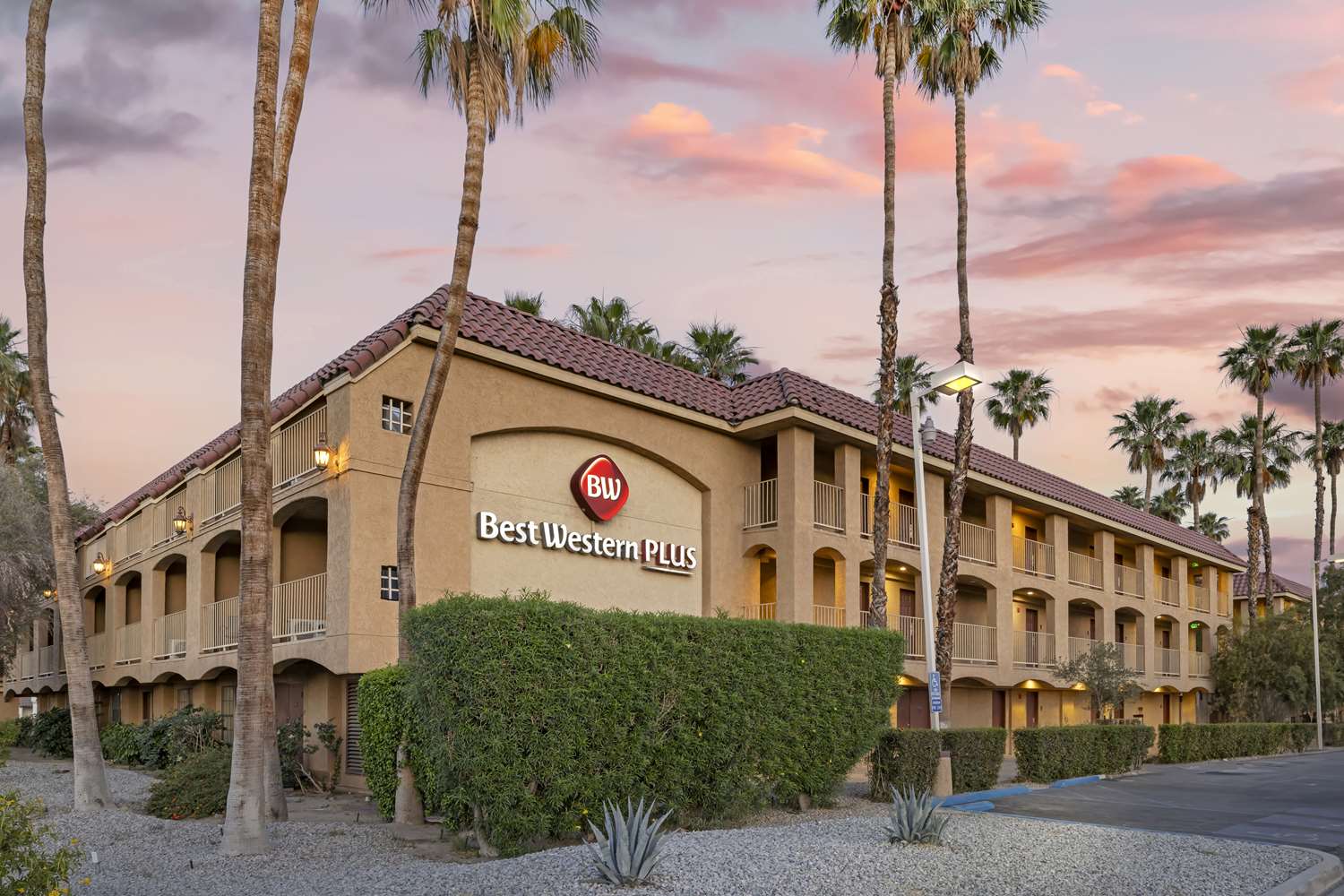 Best Western Plus Palm Desert Resort 2/43