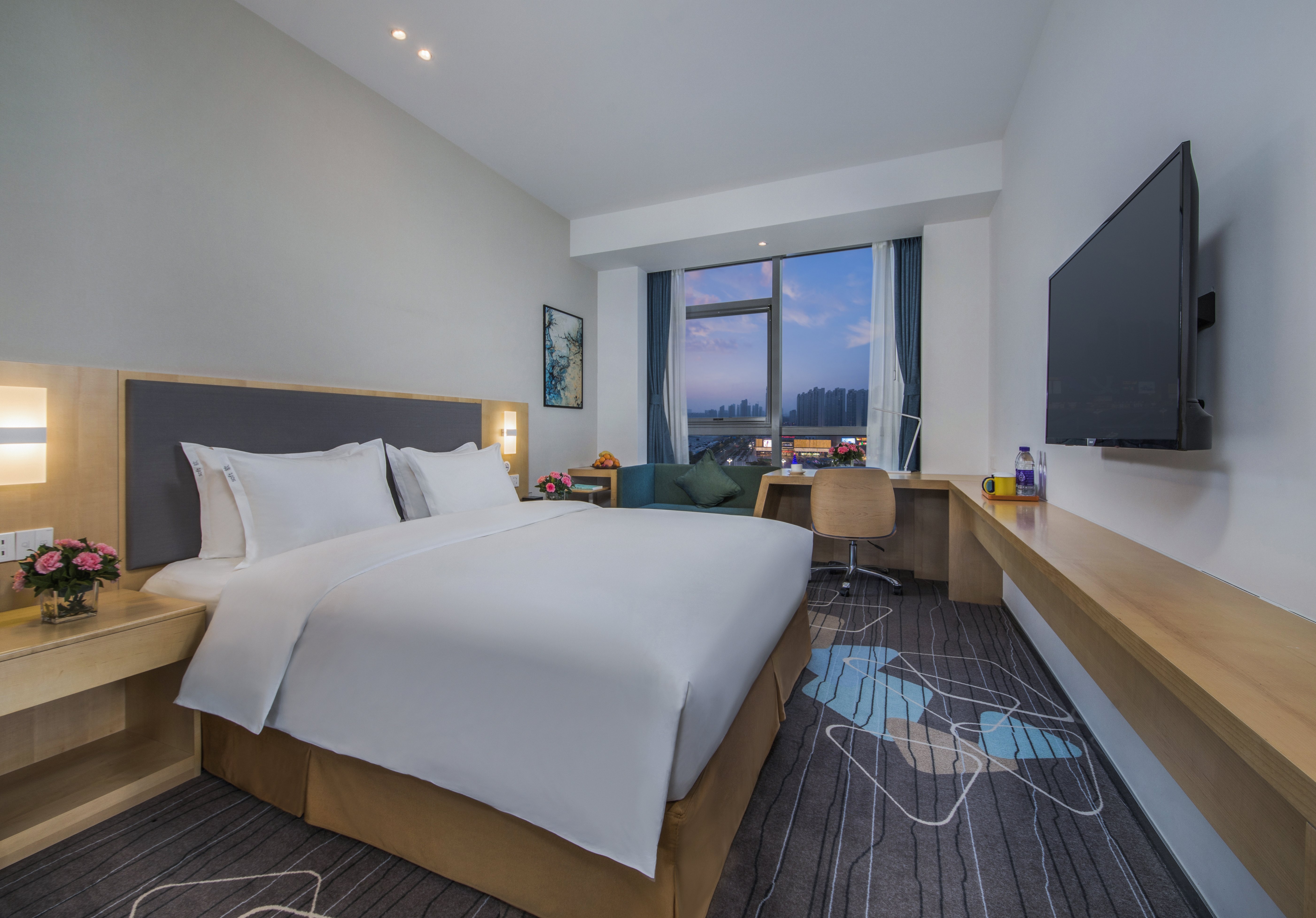 Standard, King Bed, Extra Floor Space