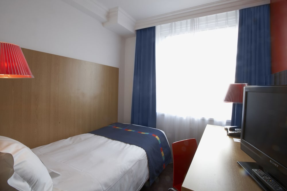 Radisson Hotel York 12/76