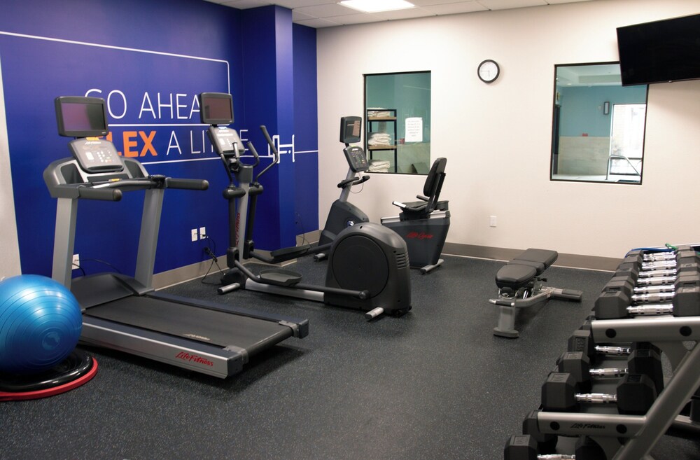 Holiday Inn Express Hotel Suites Latham 44/70