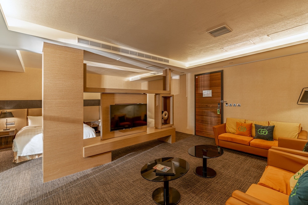 The Loft Hotel 55/75