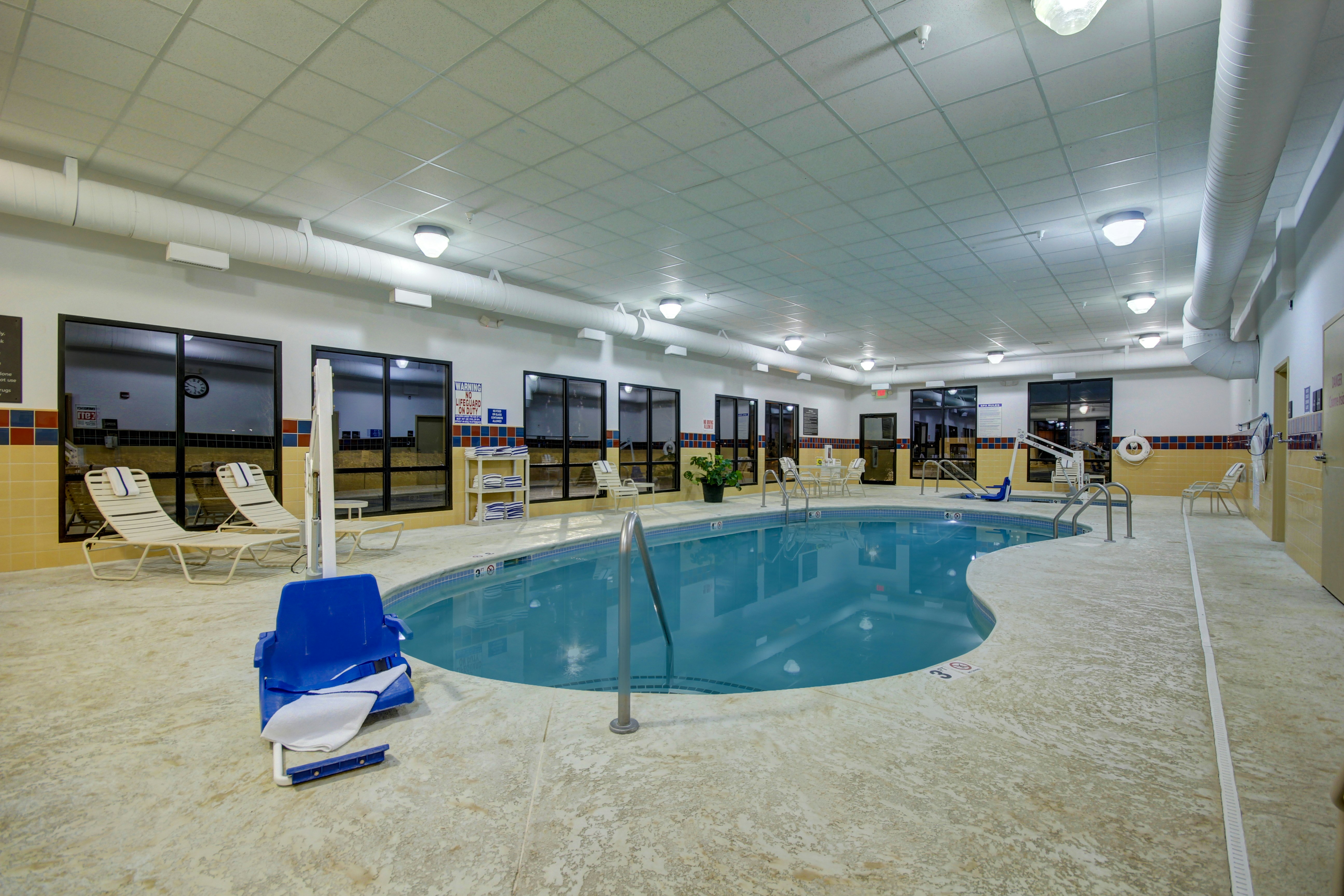 Hampton Inn & Suites Alexandria MN 24/50