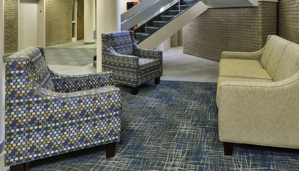 Clarion Hotel & Suites BWI Airport North 33/62