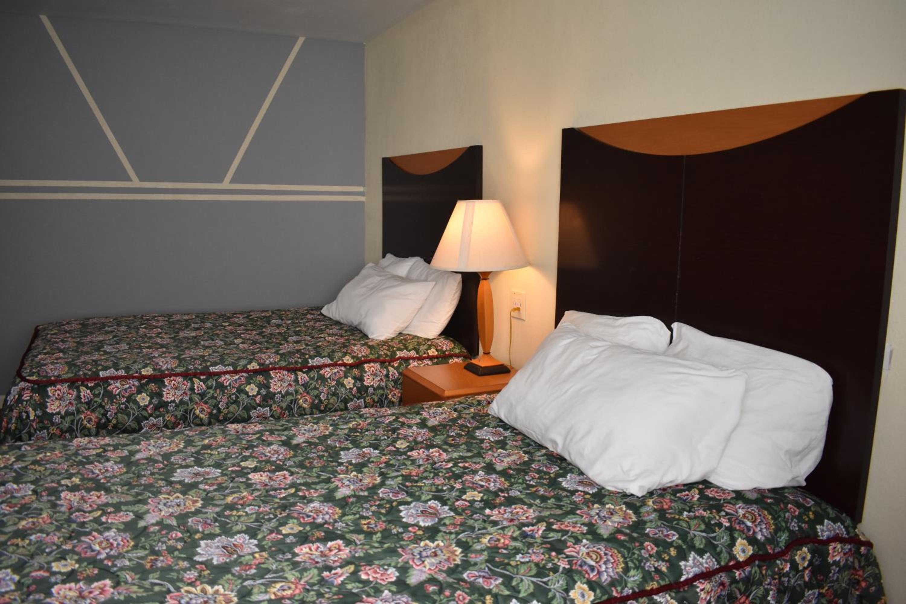 غرفة قياسية بسرير مزدوج، East Norwich Inn-Oyster Bay, Long Island, NY 8/10