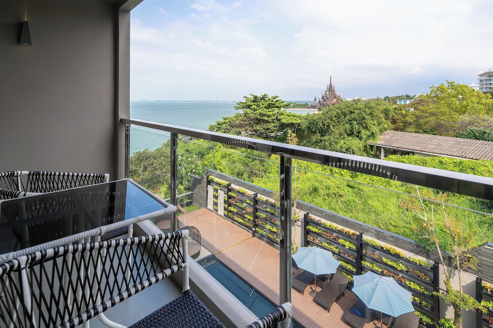 Mayaana Beach Resort - Formerly Golden Tulip Pattaya Beach Resort in PATTAYA