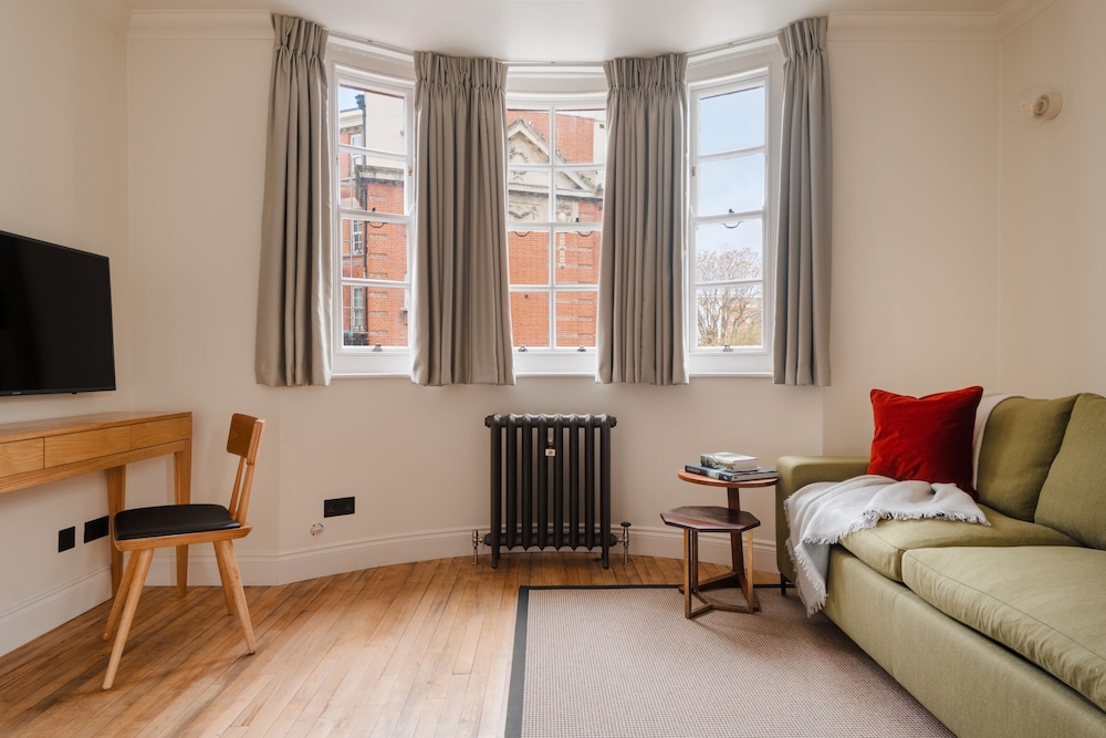 (1)Medium Room , 1 Double Bed