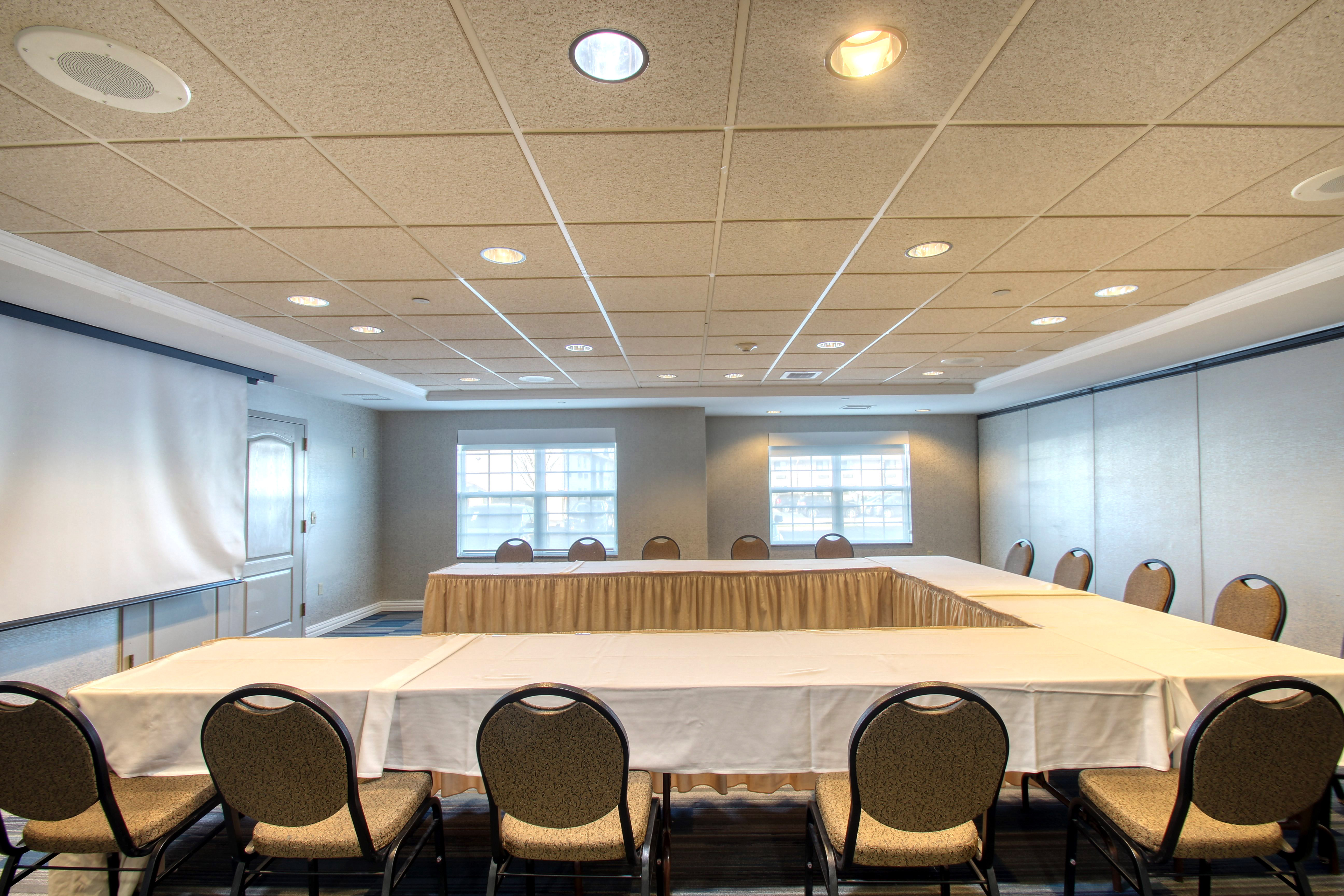 Holiday Inn Express Hotel And Suites Milwaukee Airport 66/74