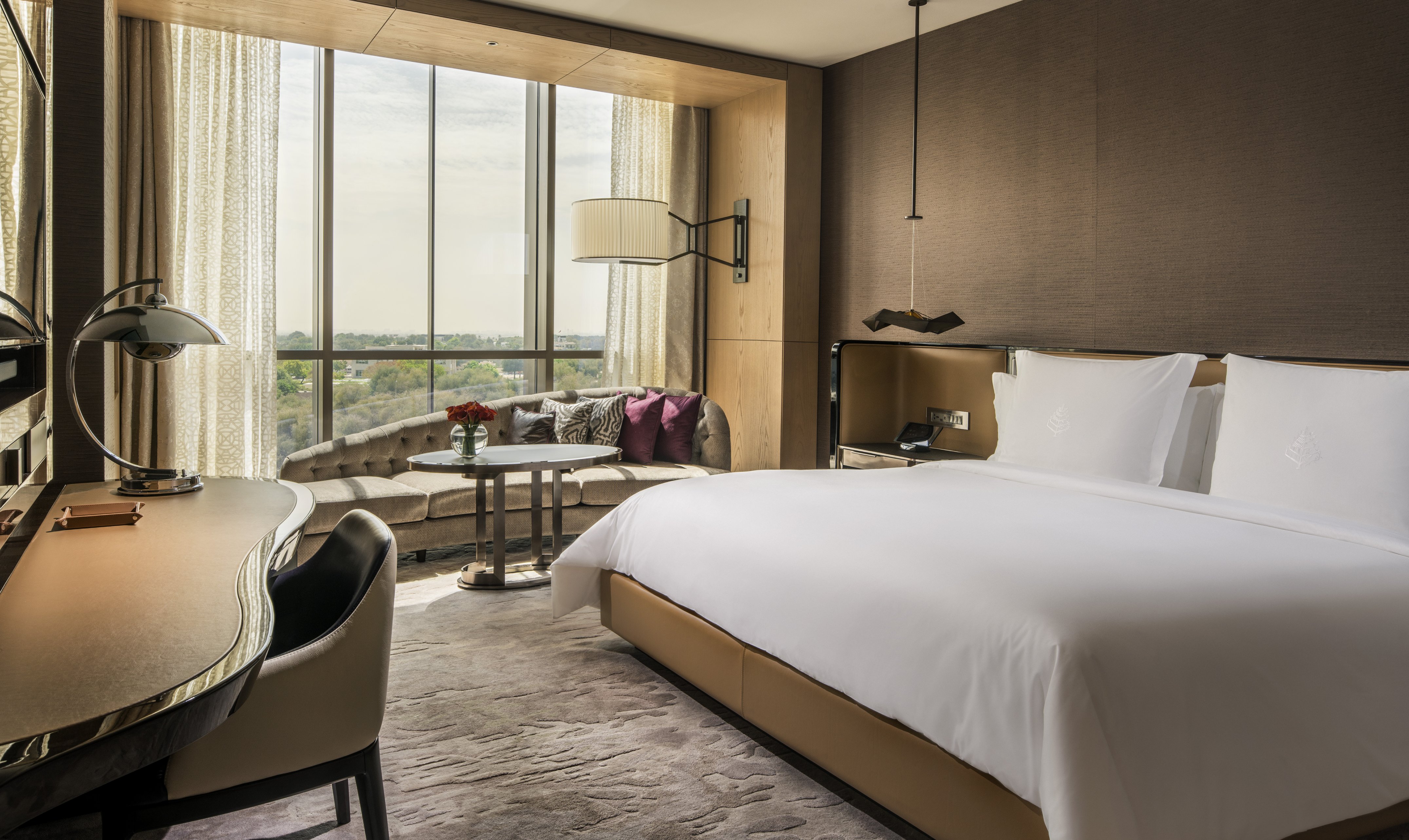 PREMIER, KING BED