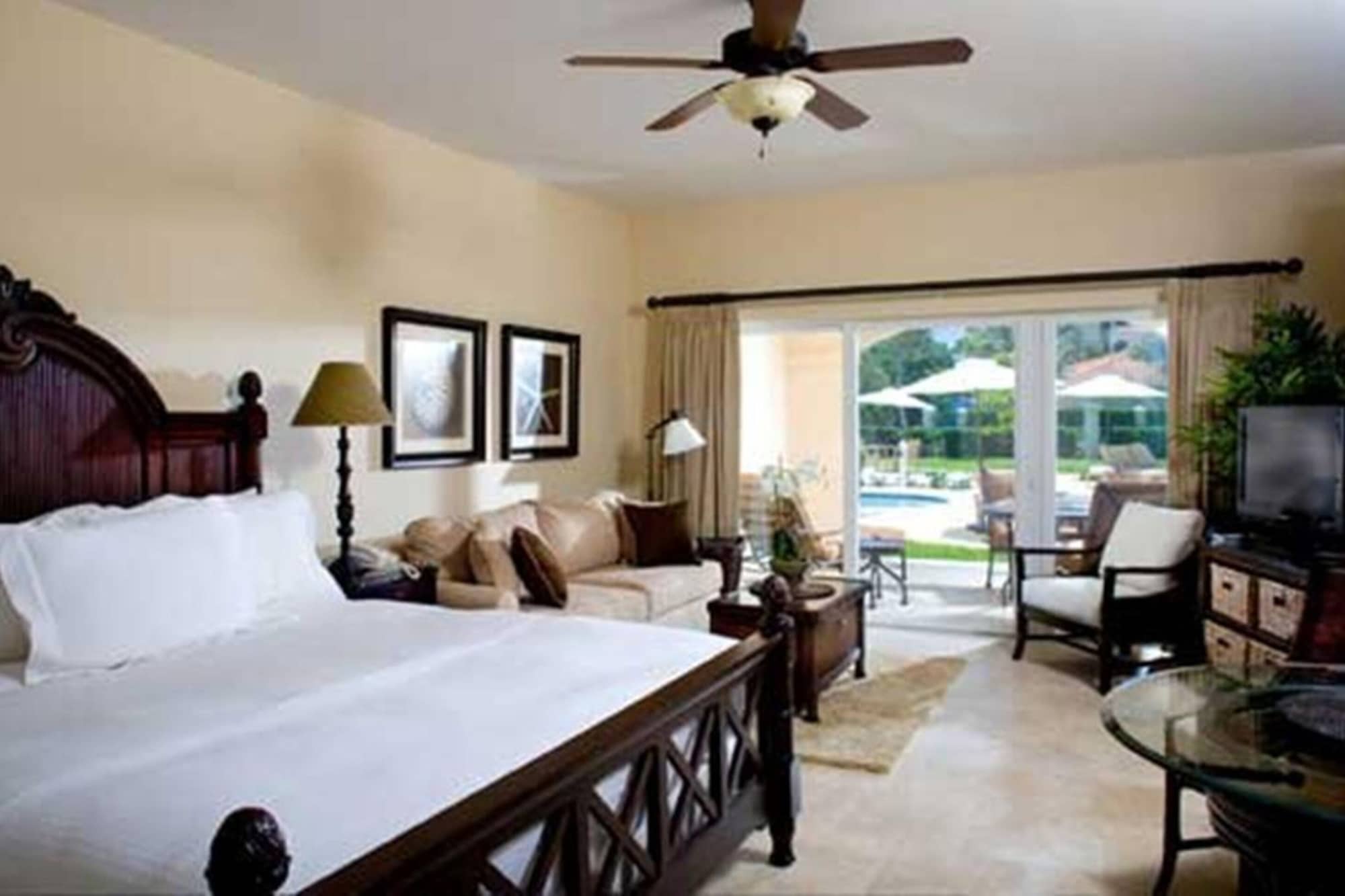DELUXE, STUDIO, KING BED, SOFA