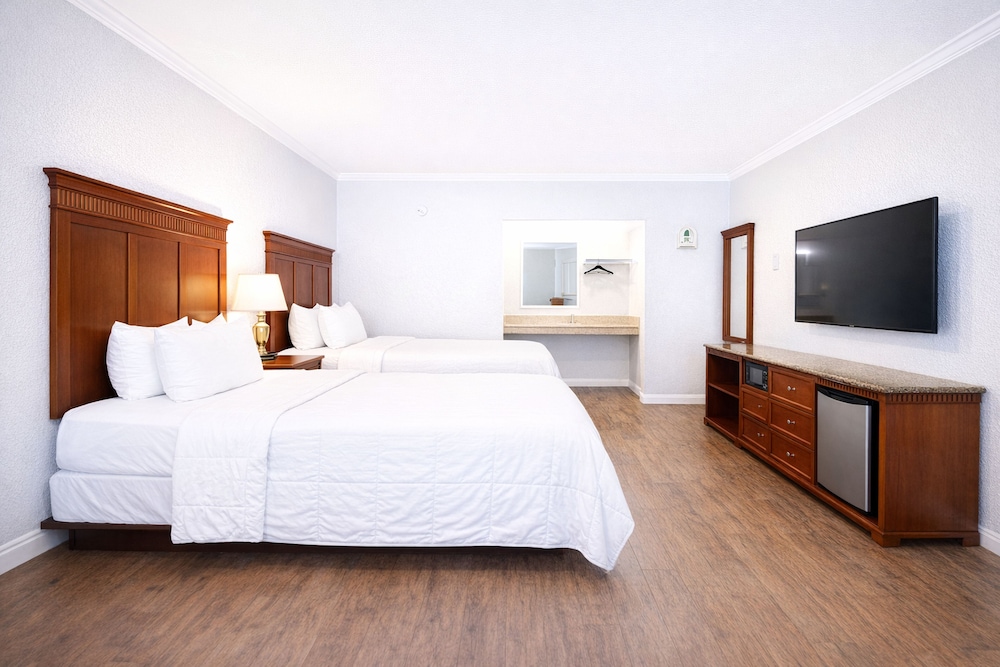 Antioch Quarters Inn and Suites 19/54