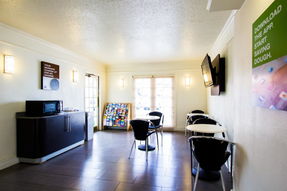 Motel6 Austin, TX - Midtown 24/27