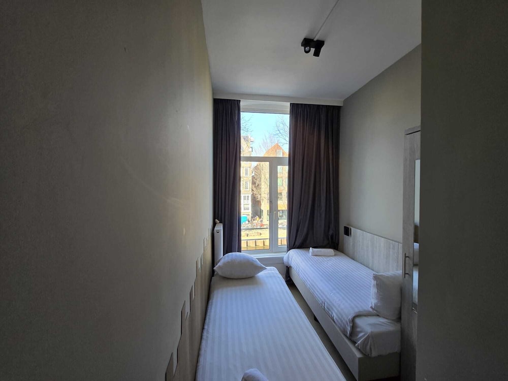 Crown Hotel 20/50