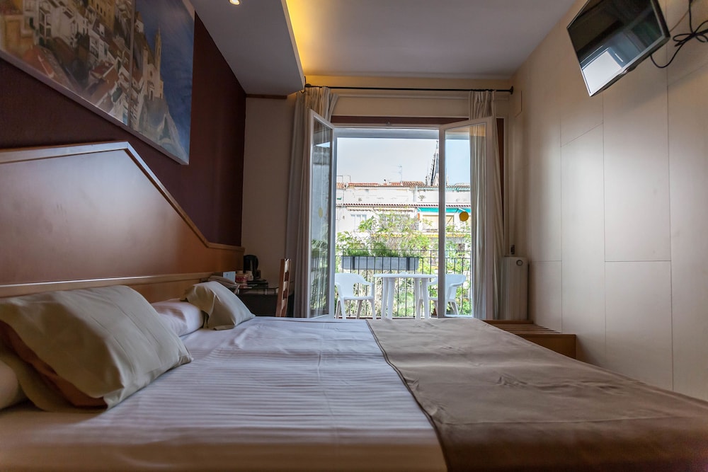 ROOM, DOUBLE OR TWIN BED, BALCONY