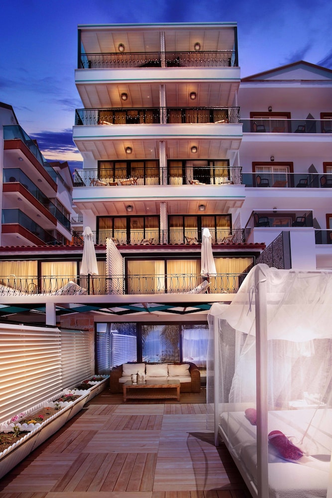 Nur Beach Hotel 1/41