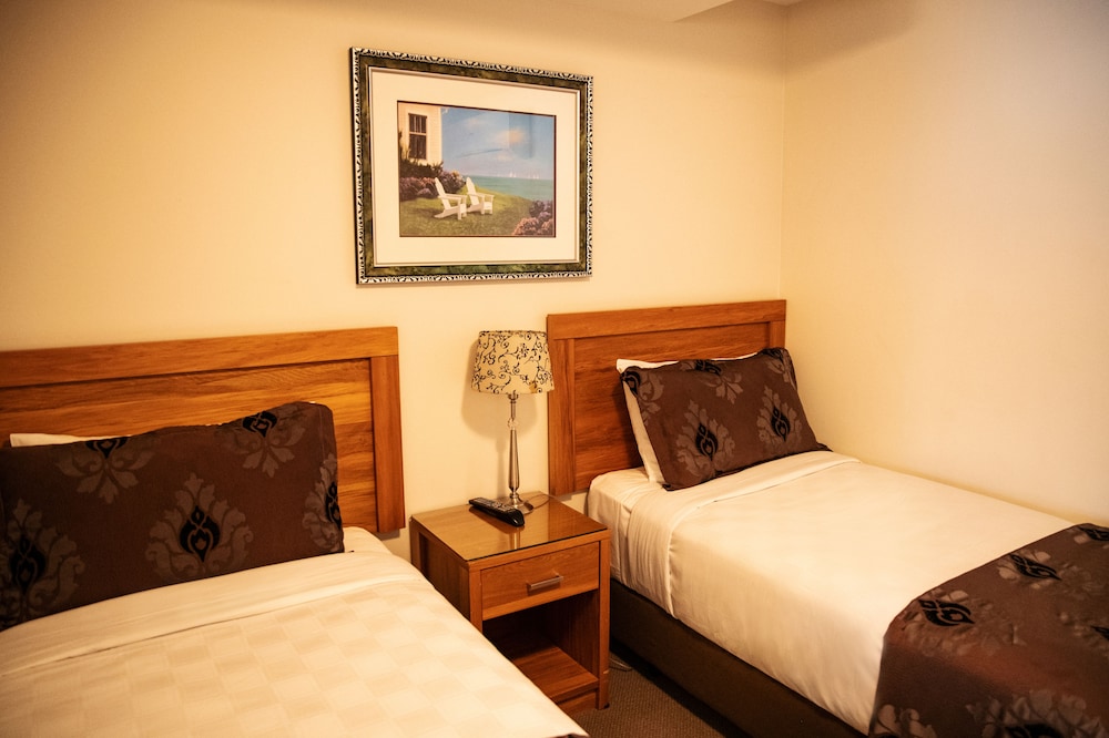 Quality Suites Alexander Inn 15/54