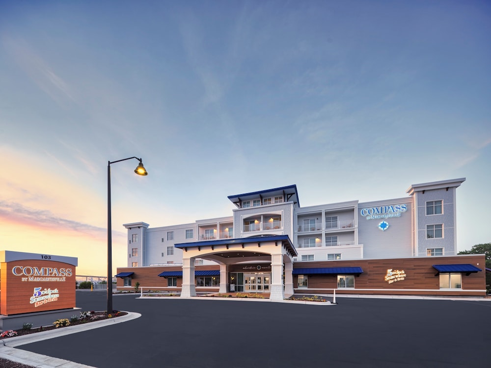 Compass Hotel Beaufort by Margaritaville 41/47