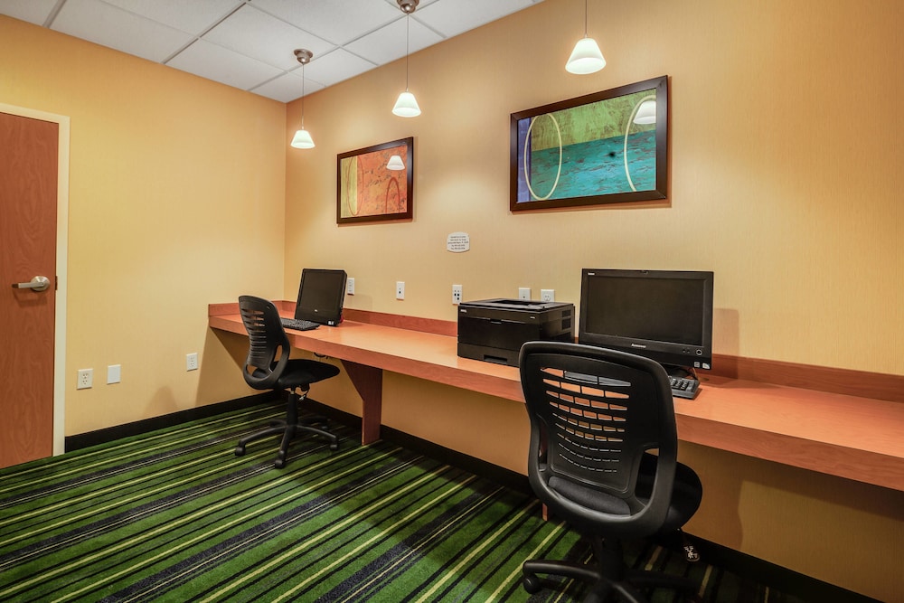 Fairfield Inn and Suites Jacksonville Beach 42/54