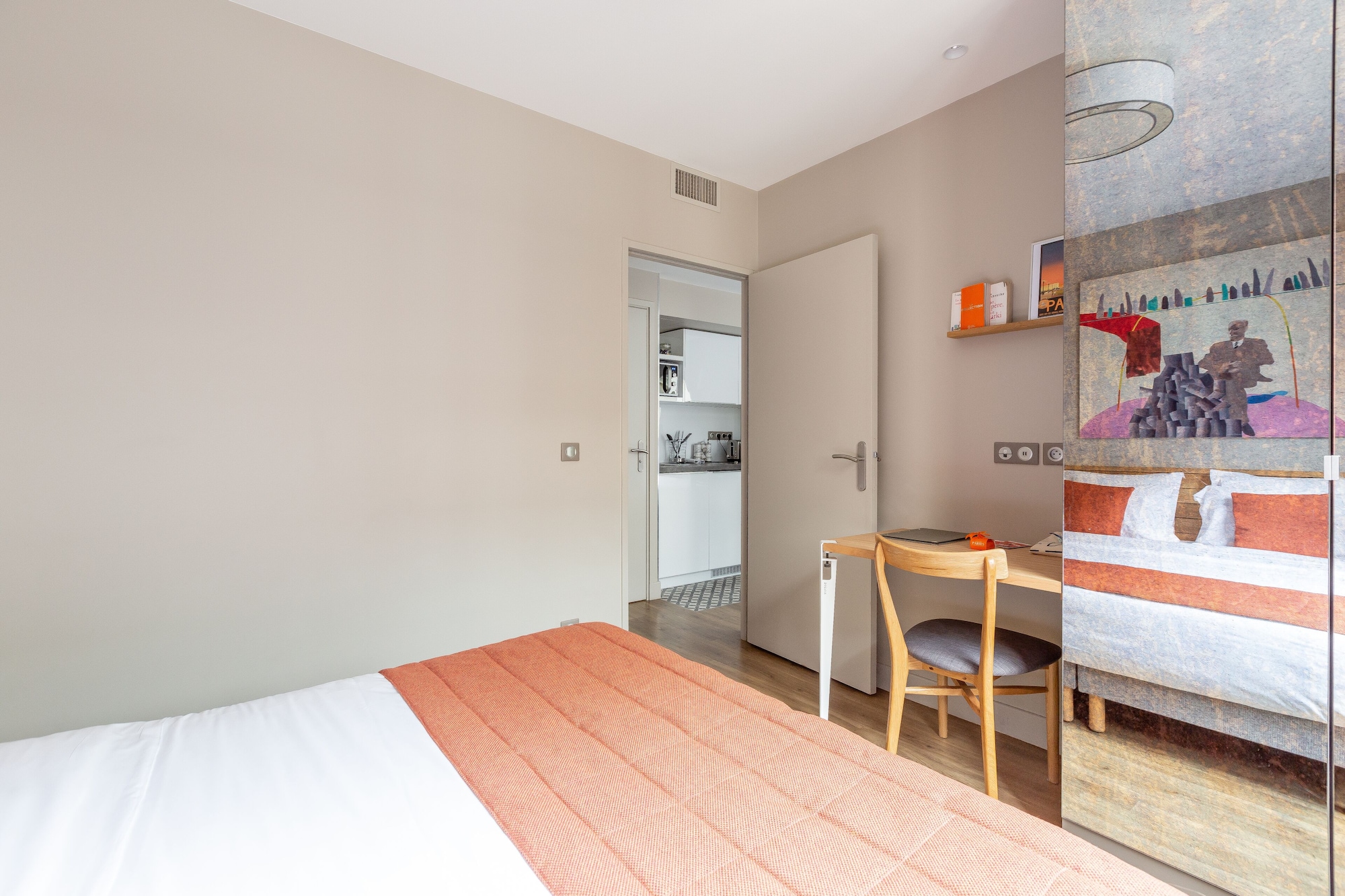 COZY, 1 BEDROOM, APARTMENT, STREET VIEW