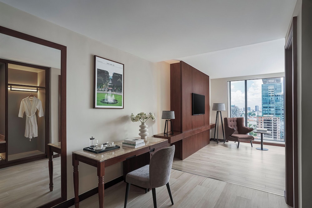 Signature By M Village Le Thanh Ton, a brand of Modern Village Lifestyle 24/59