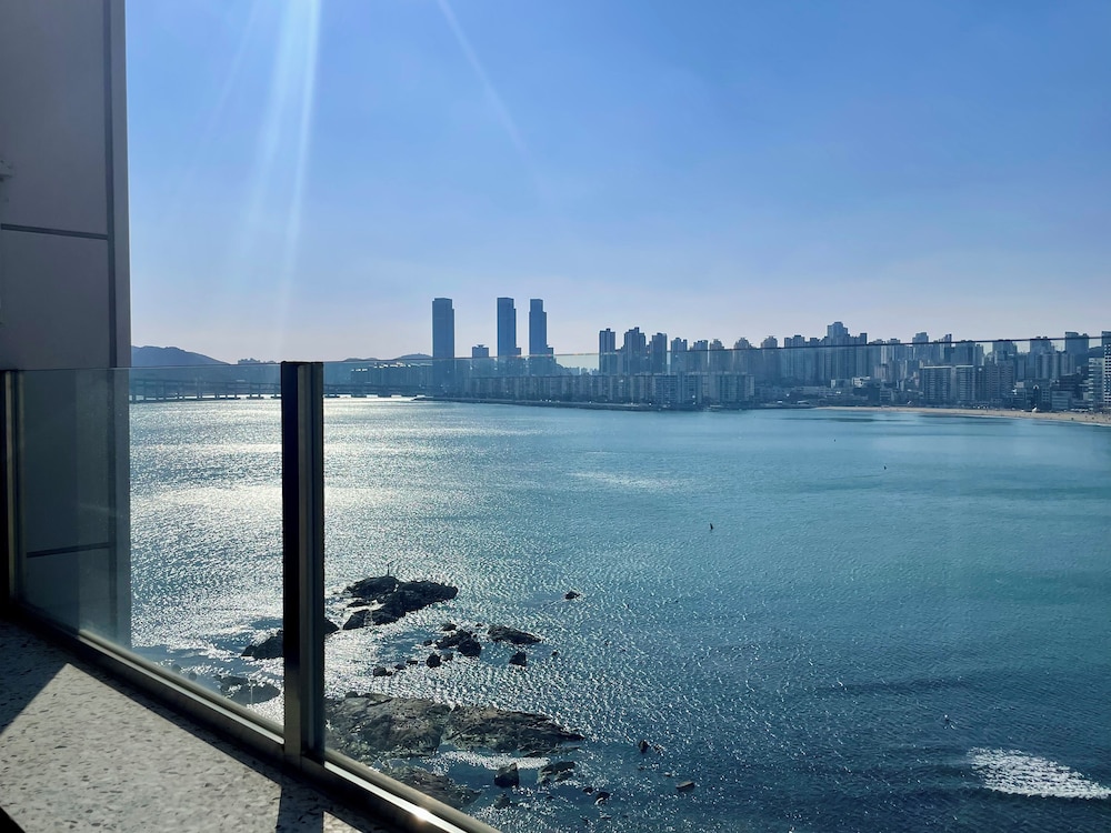 H Avenue Hotel Gwangali Beach 41/50