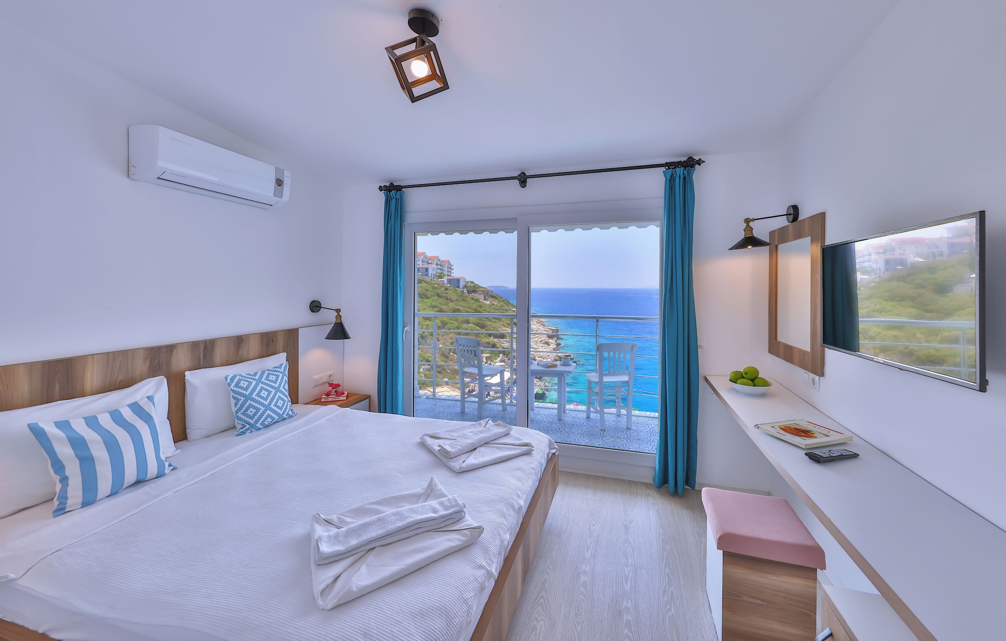 DELUXE, SEA VIEW, BALCONY