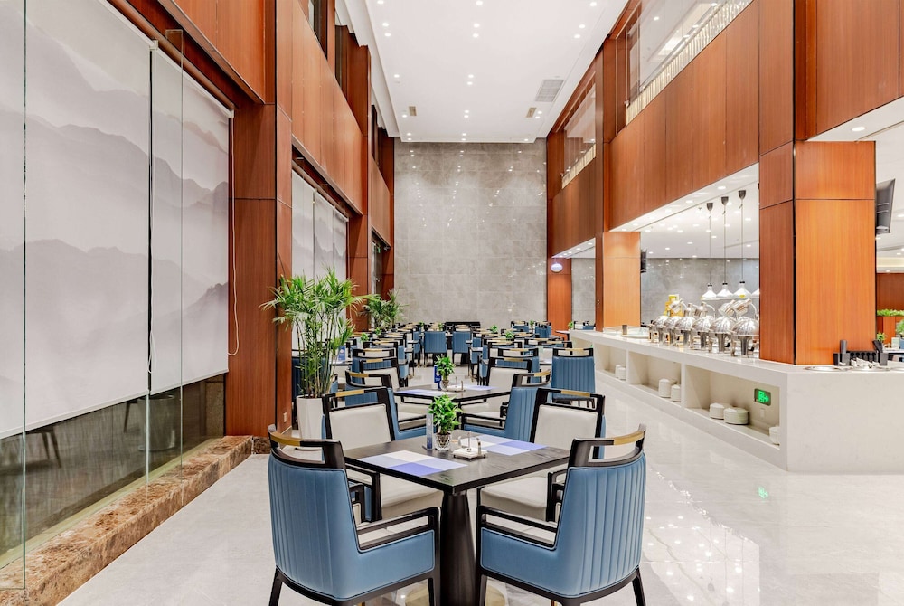 Howard Johnson Lakeview Hotel Huaibei 33/48
