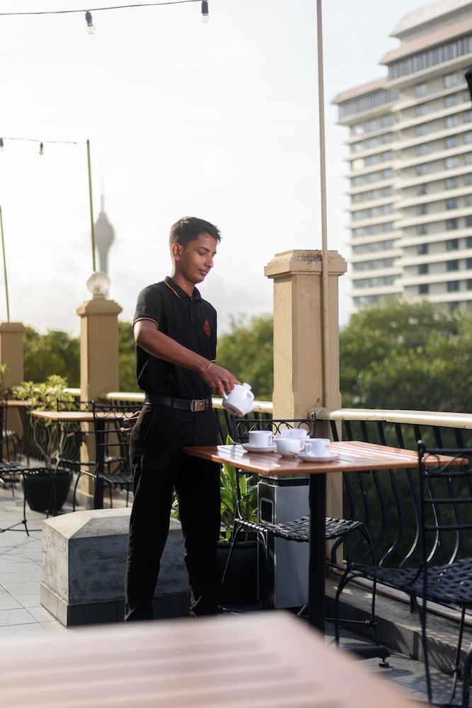 Colombo City Hotel 8/49