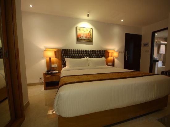 Single Canary Deluxe Room