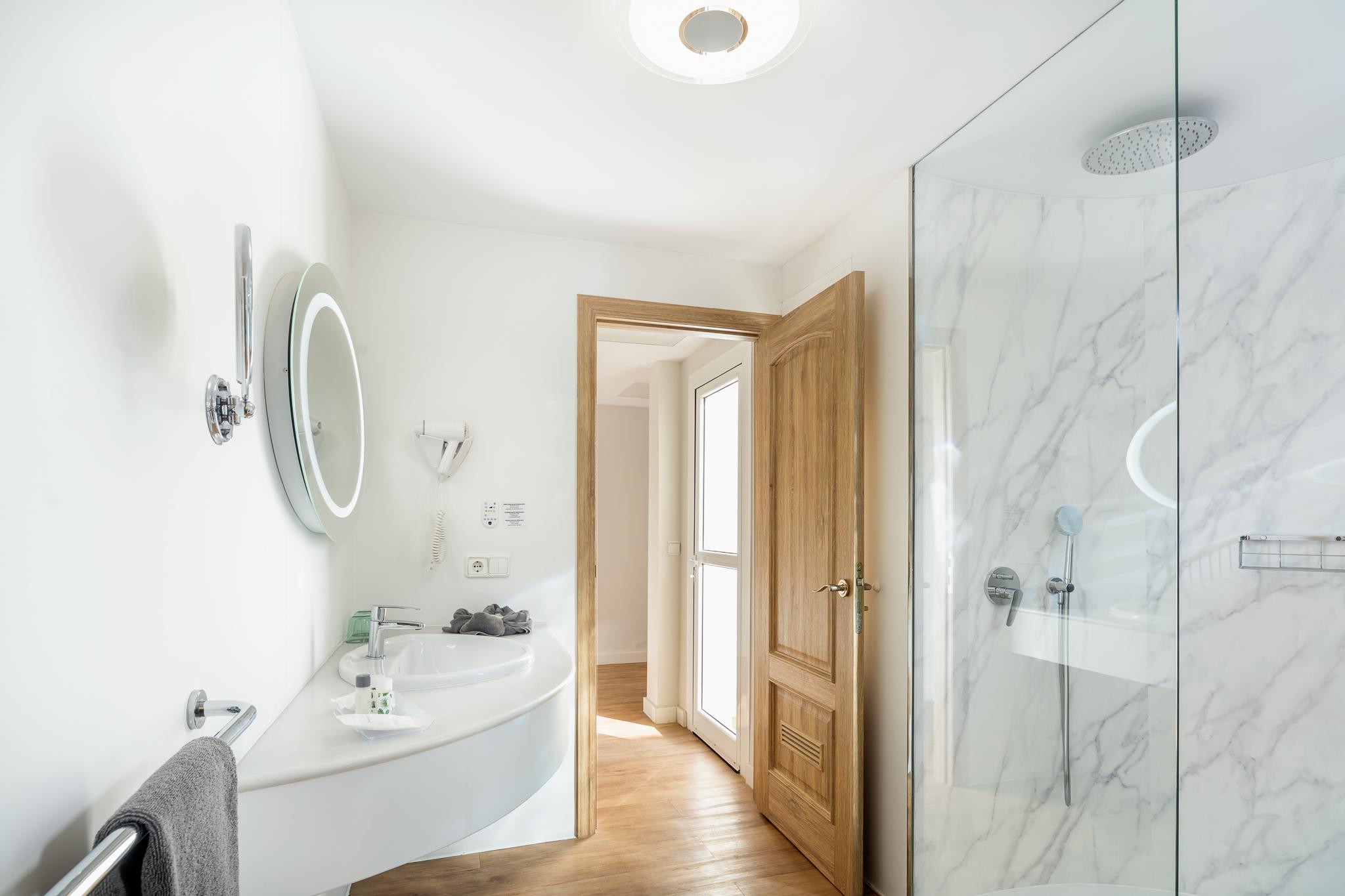 1 Bedroom, Junior Suite, Sea View, Balcony or Terrace