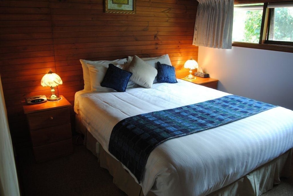 Clarendon Chalets 7/50
