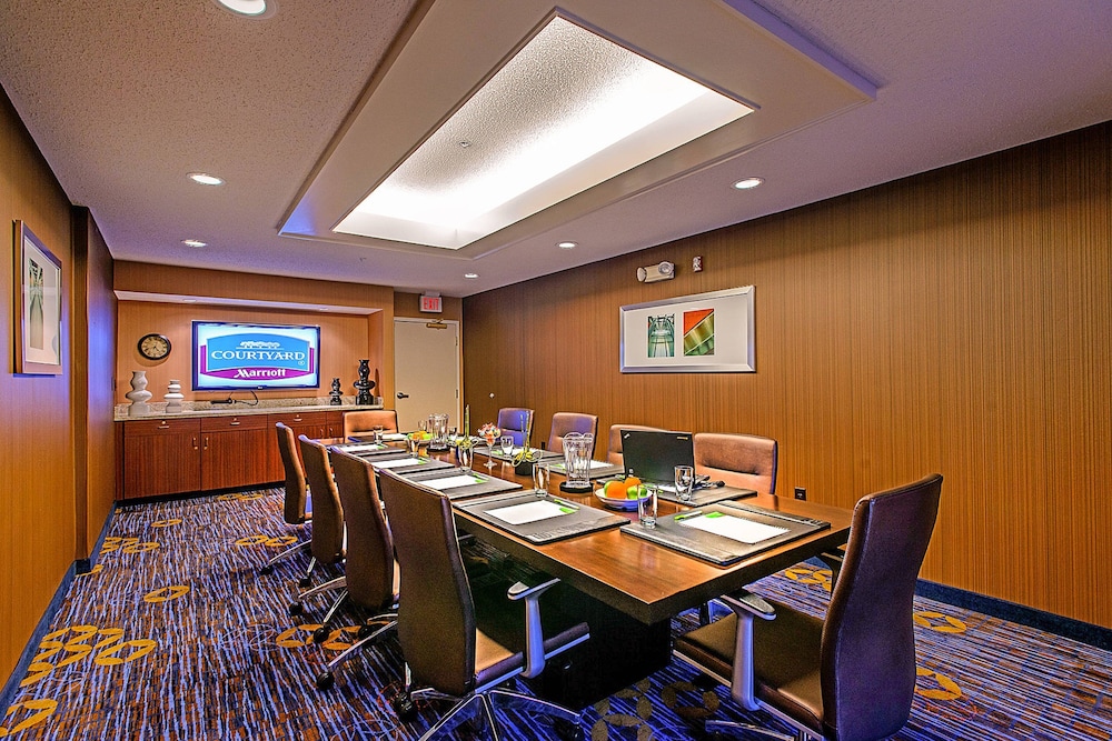 Courtyard By Marriott Frederick 29/34
