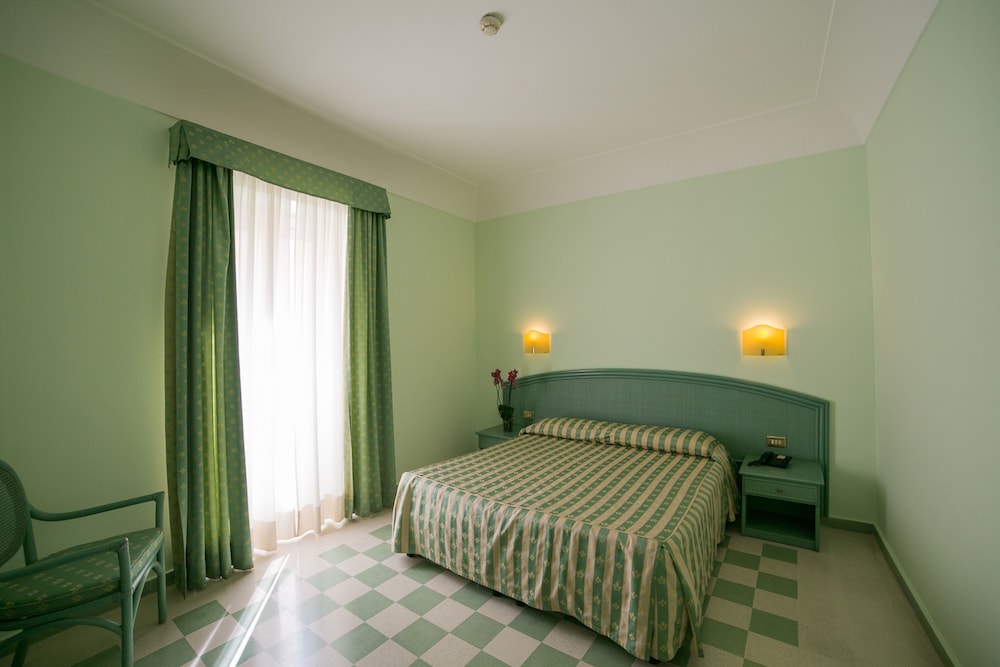 غرفة قياسية بسرير مزدوج، Gran Bretagna Hotel 2/4
