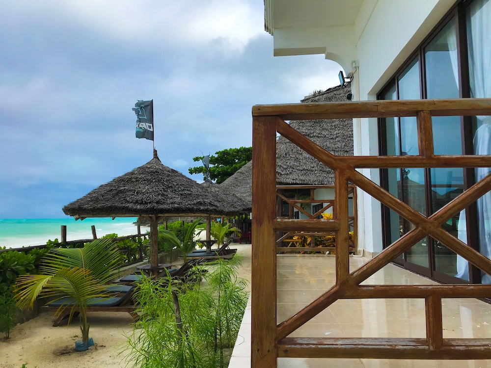 Jambiani White Sands Beach Bungalows 6/68