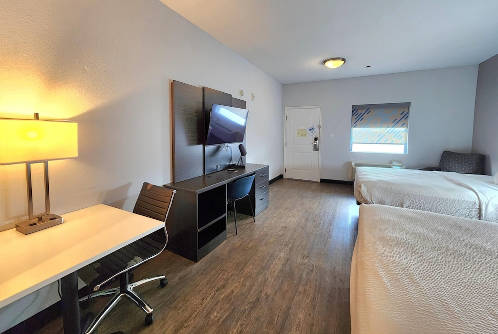 Days Inn & Suites by Wyndham Gonzales TX 33/53