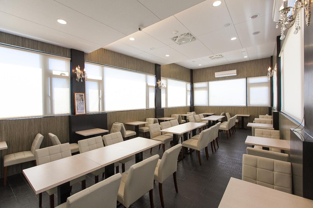 Mucha Hotel 46/54