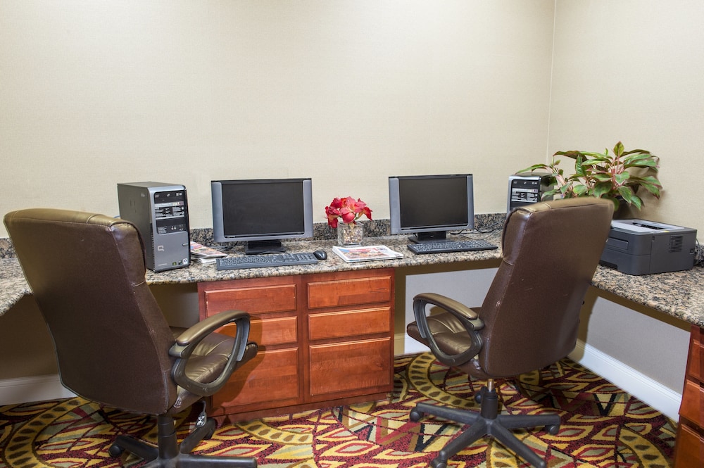 Holiday Inn Express and Suites Port St. Lucie West 45/50
