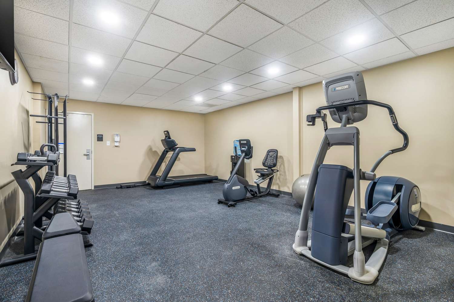 Sleep Inn & Suites Newport News City Center Area 21/41