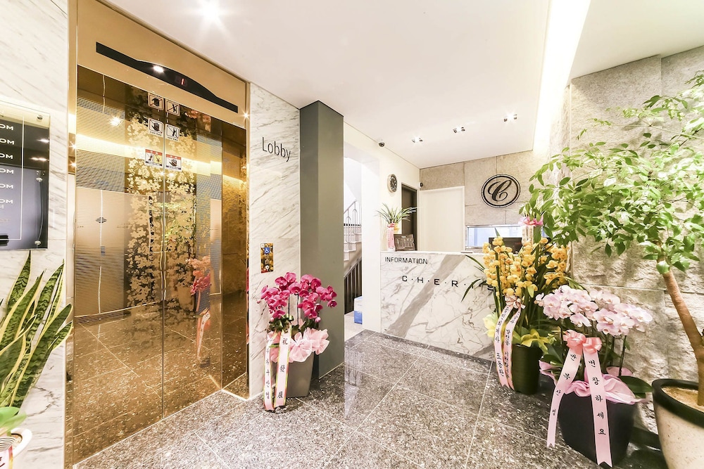 Cherish Hotel 8/50