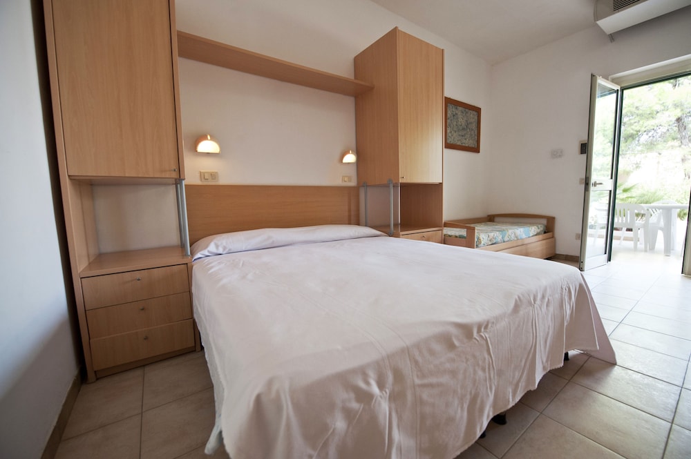 Rubino, Studio, Queen Bed, Beach Side, Sofa