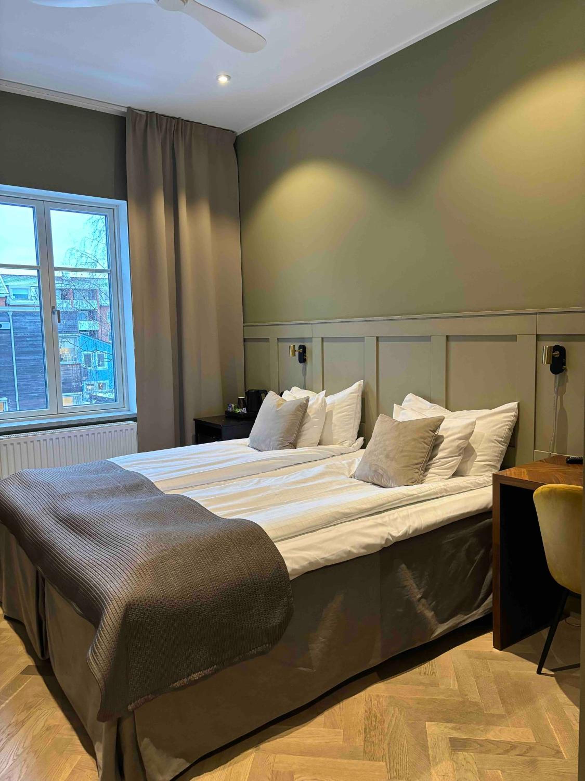 Premium, Double Bed