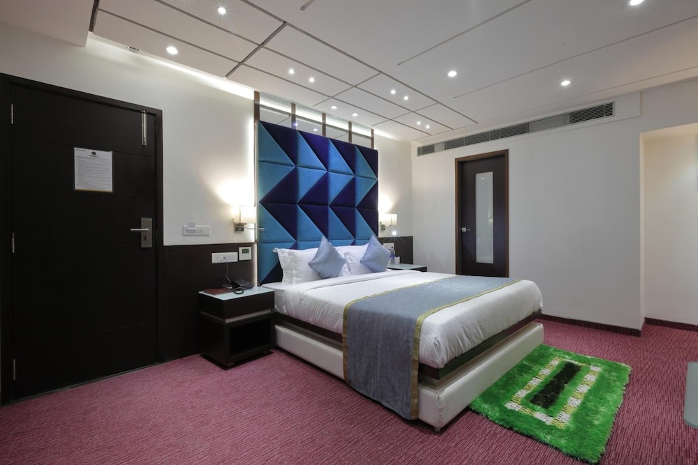 HOTEL PRAGATI THE GRAND 20/42