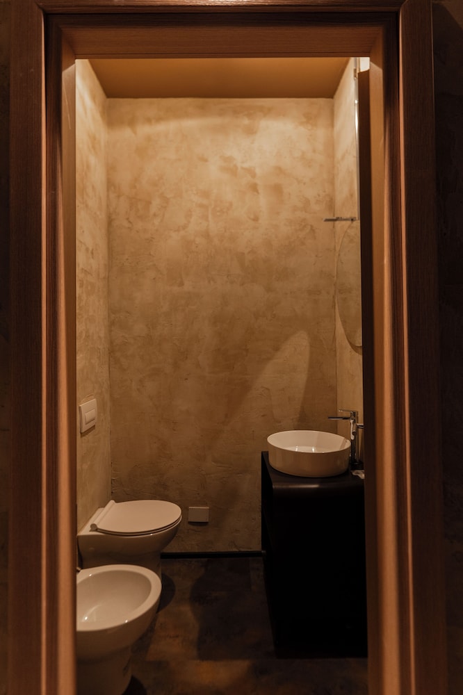 SUPERIOR, TRIPLE, PRIVATE BATHROOM
