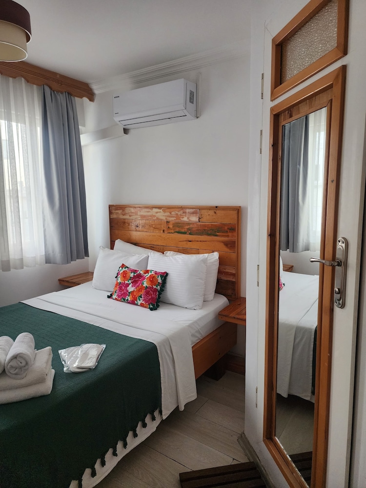DELUXE, DOUBLE BED
