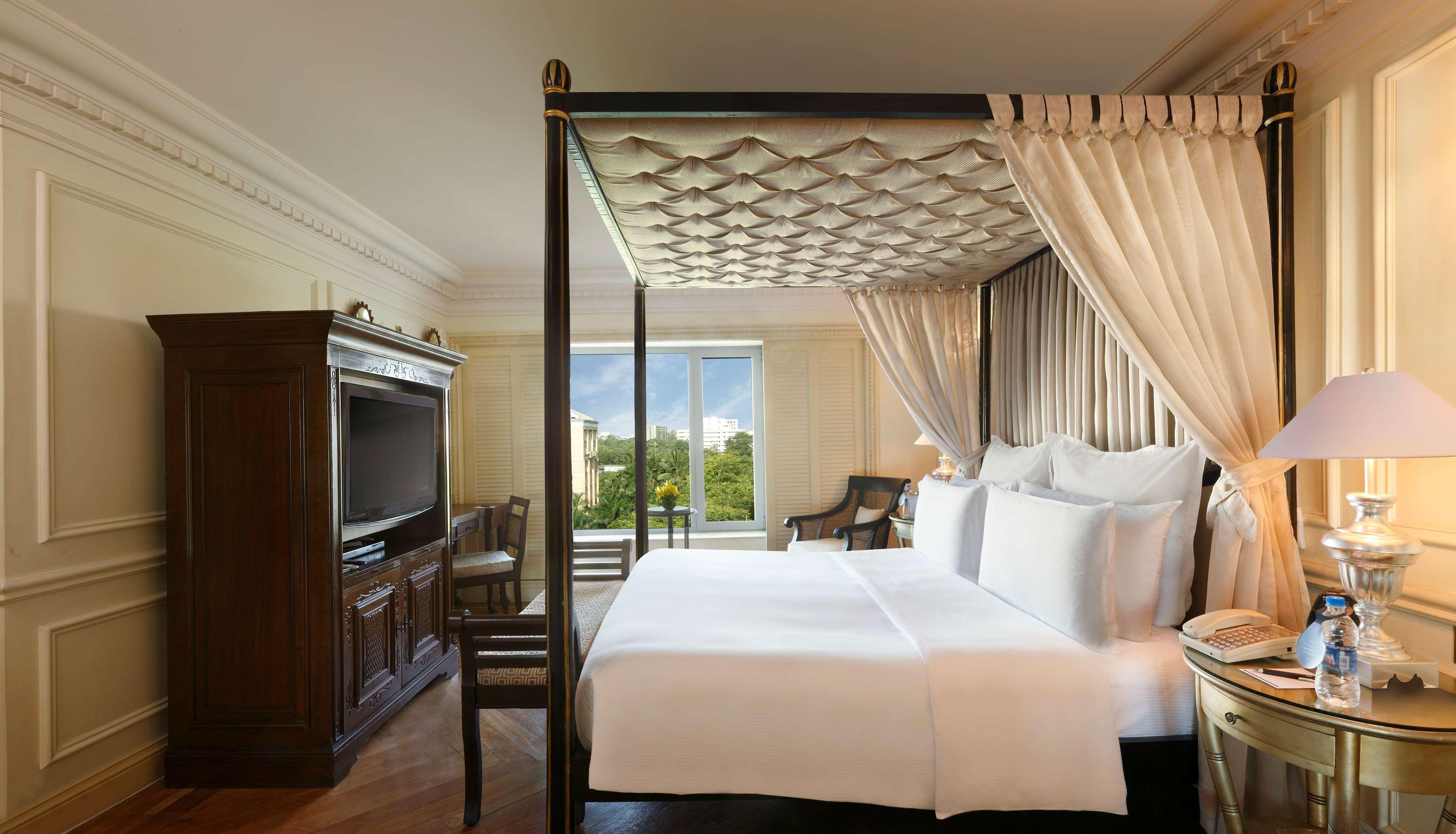 MAJESTIC, SUITE, KING BED, LOUNGE ACCESS