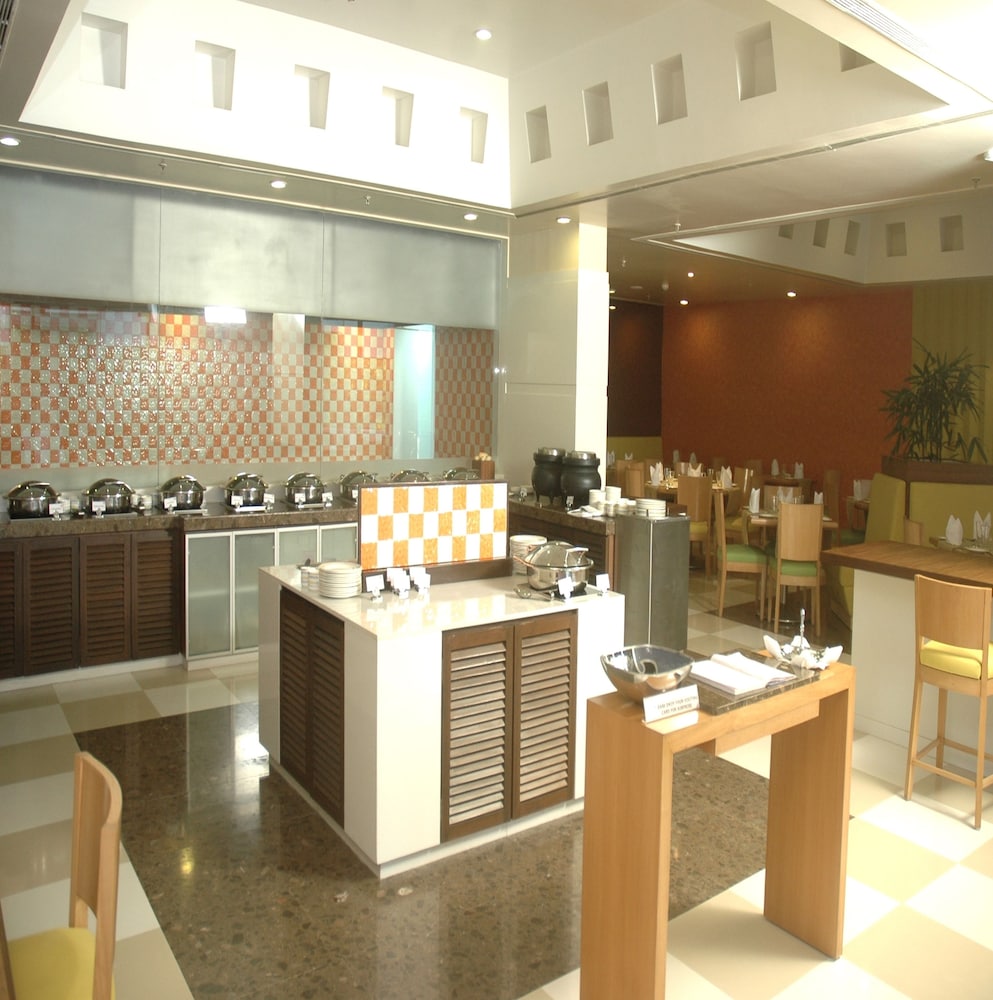 HOMETEL CHANDIGARH 31/45