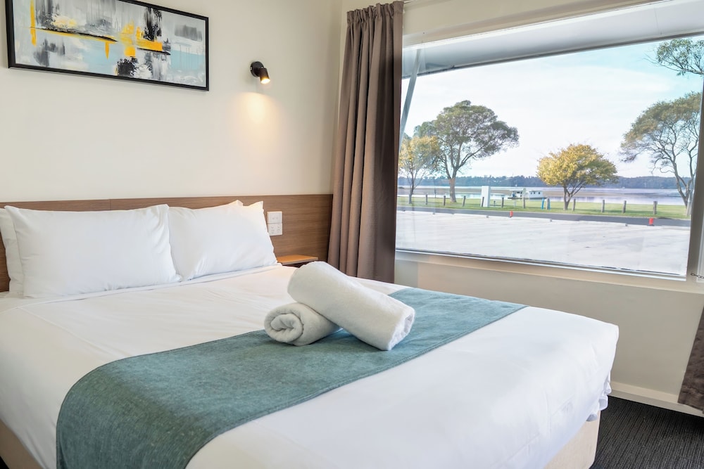 Executive, Queen Bed, Bay View