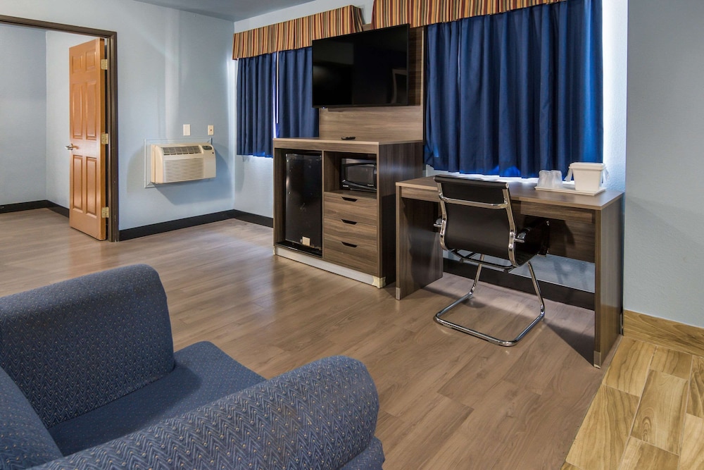Rodeway Inn Carrollton I-35E 19/28