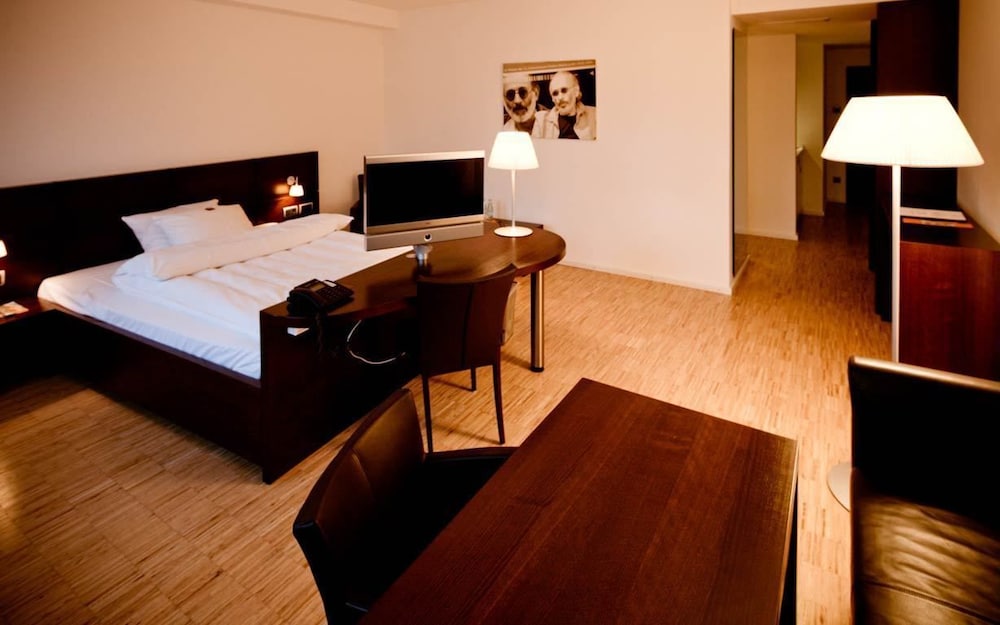 ALTERA HOTEL 11/33