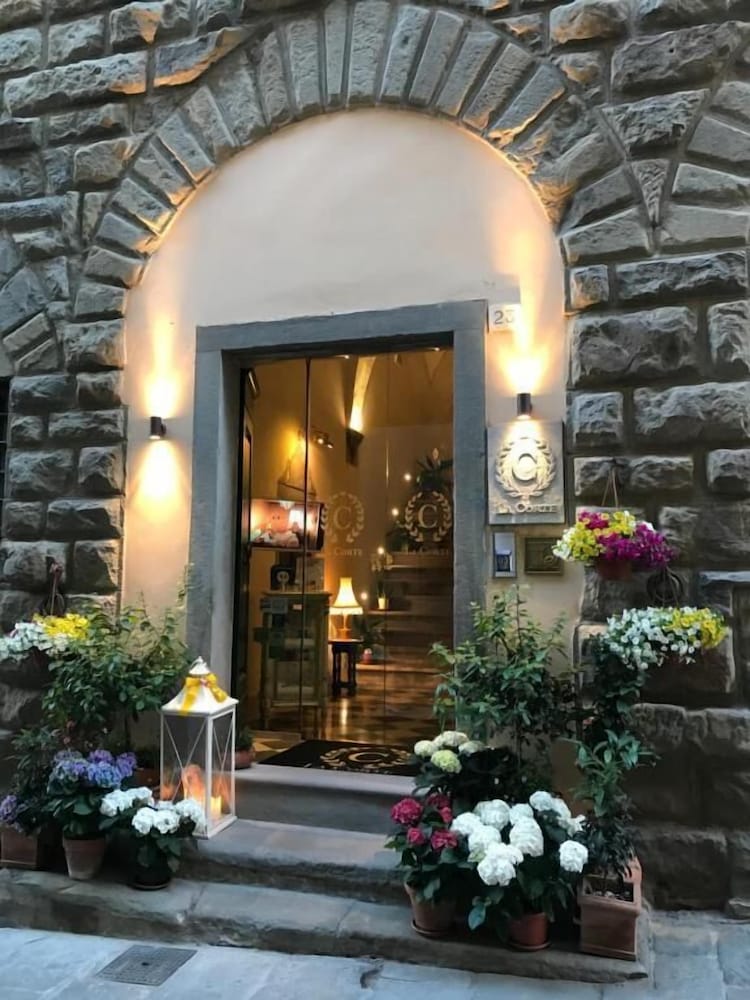 La Corte Di Ambra 2/50